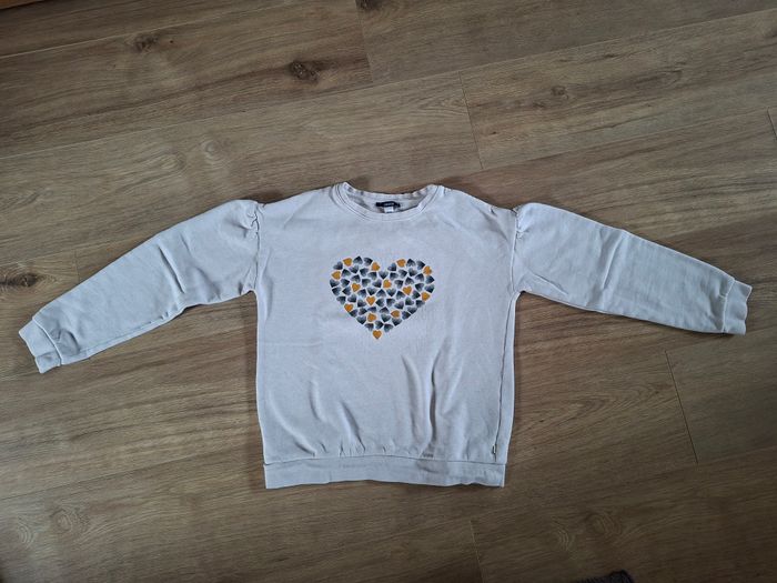 Pull/sweat beige motif coeur Okaïdi 12 ans