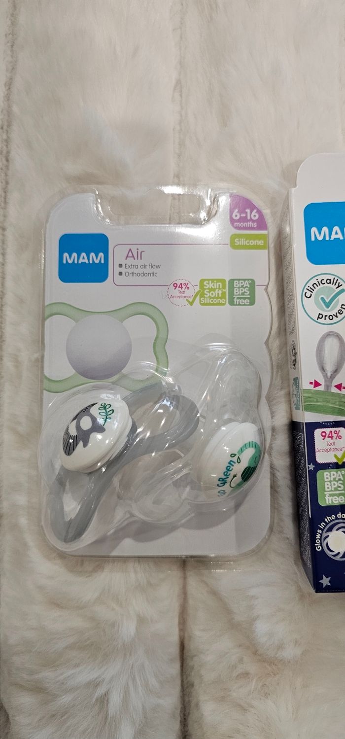 Lot de 4 sucettes 🍭 orthodontiques Mam Neuves - photo numéro 2