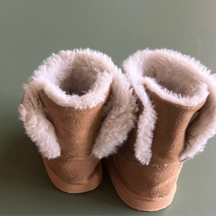 Un pair de bottines en cuir - photo numéro 2