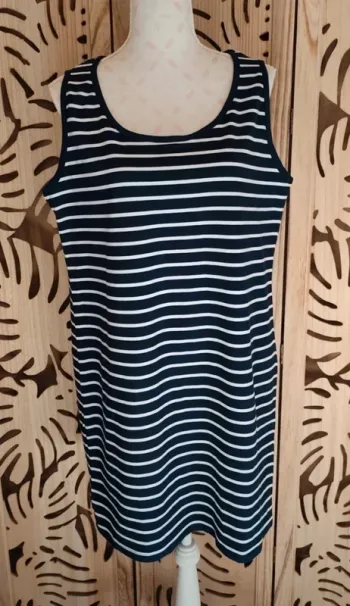 Robe marinière Taille 46/48 Blanche porte