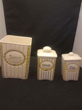 3 Pots à épices en céramique 