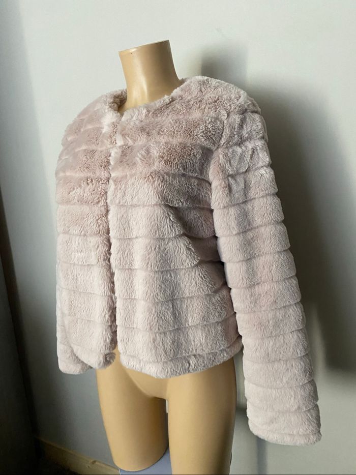 Veste fausse fourrure Jennyfer S - photo numéro 2