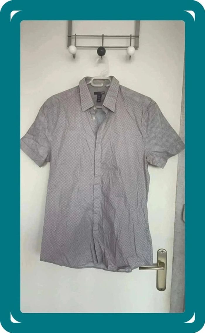 Chemise à pois gris
