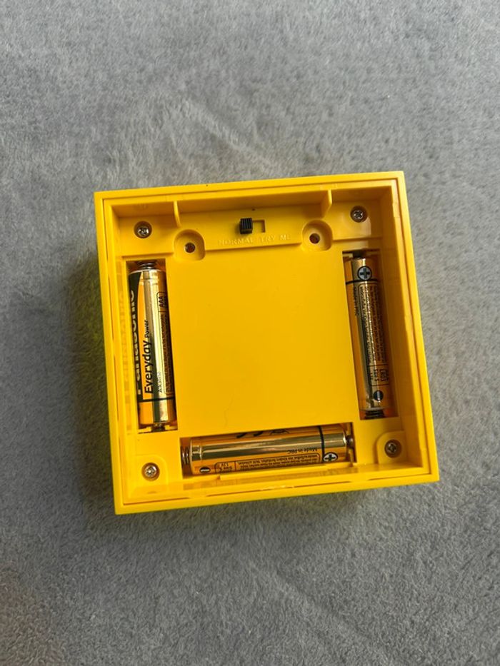 Lampe murale ou à poser jaune Marque Lego en forme de brique 2X2 en 3D - photo numéro 10
