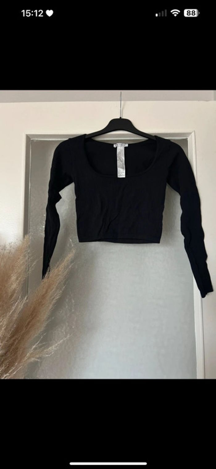 top manche longue noir col rond court Zara  xs neuf