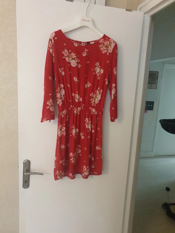 Jolie robe rouge fleurie 🌸 - photo numéro 3