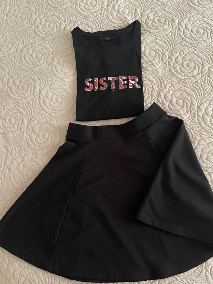 Jupette et teeshirt noirs - photo numéro 2