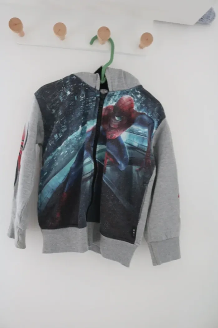 Ensemble haut Disney, pull T-Traxx, pantalon sans marque et gilet Gabrines 4 ans - photo numéro 14
