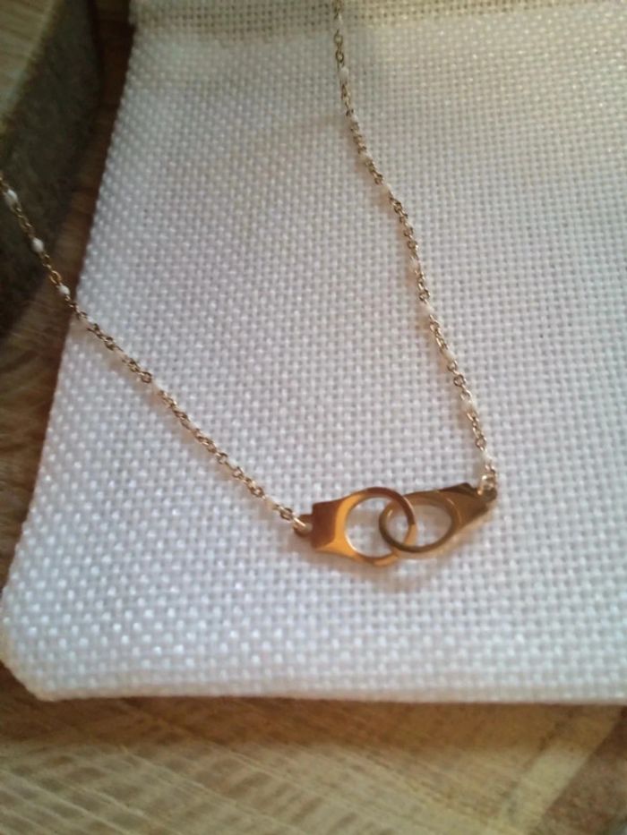 Collier menottes - photo numéro 3
