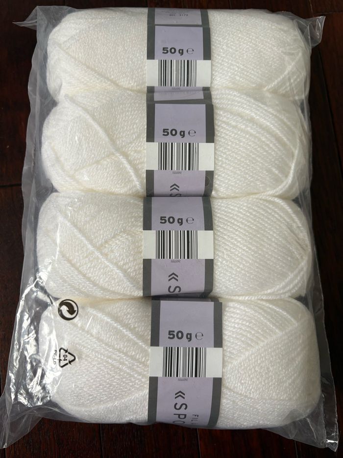Lot de 4 pelotes de laine blanche