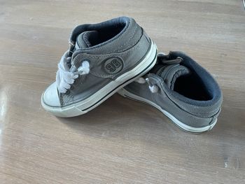 Baskets taille 27