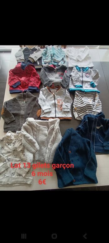 Lot 13 gilets garçon 6 mois
