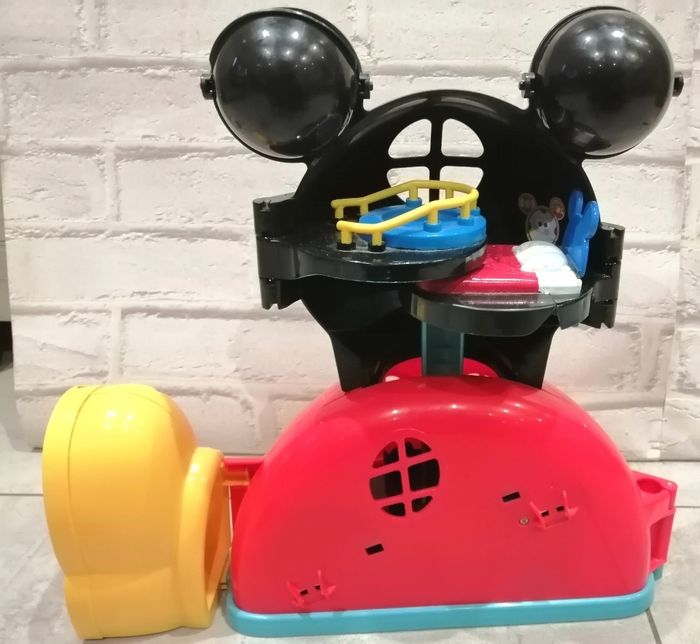 Maison de mickey plus personnages - photo numéro 4