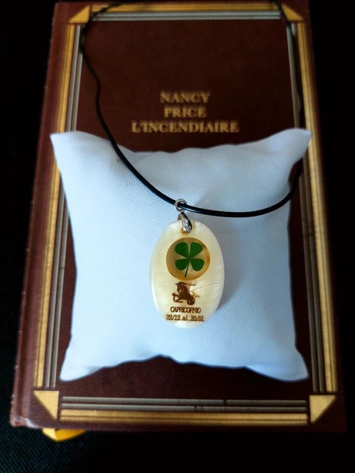 Magnifique collier cordelette noire avec pendentif signe astrologique du zodiaque capricorne