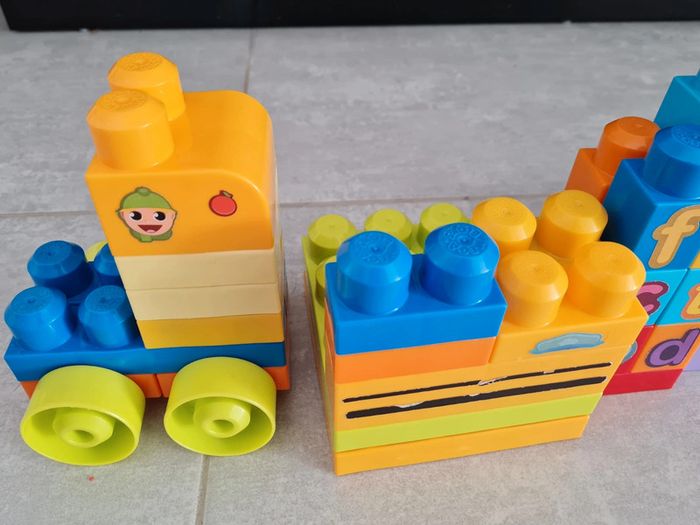 Cubes Mega Bloks alphabet - photo numéro 2