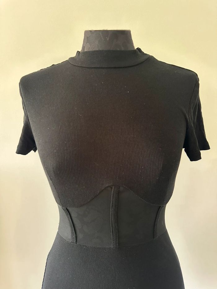 Petite robe noire moulante - photo numéro 2