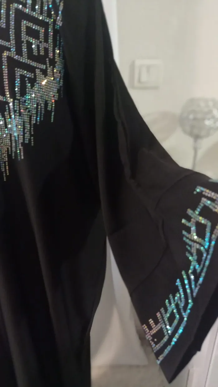 Gandoura marocaine en crêpe de soie ,Robe longue ornée de strass - photo numéro 3