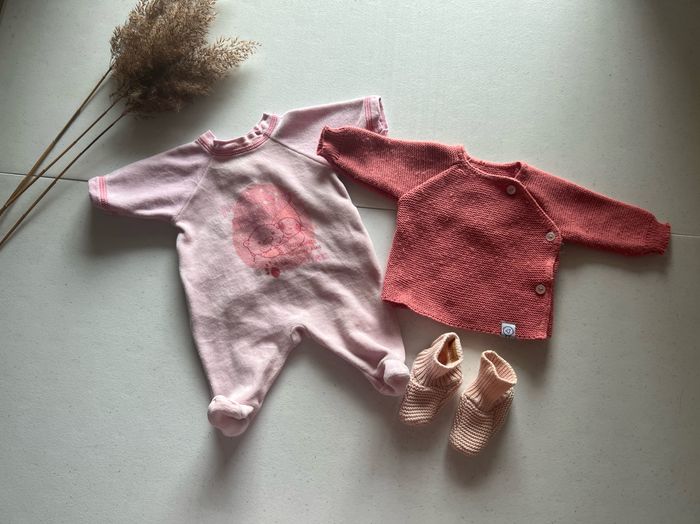 Ensemble lot vêtement gilet laine layette pyjama petit bateau chausson Little dutch 1 mois