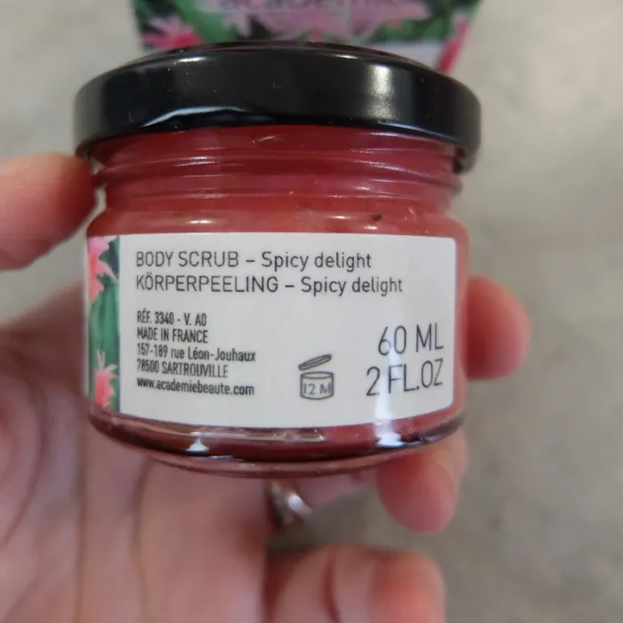 Lot gommage corps et crème mains - photo numéro 5