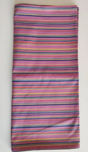 Chemin de table  violet neuf de 176 x 48 cm