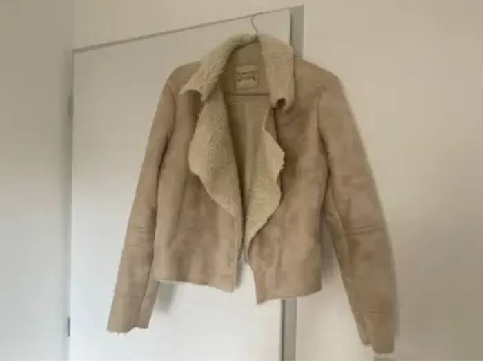 Veste en suédine beige fourré moumoute
