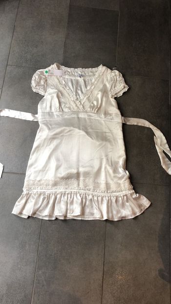 Robe satin broderie anglaise