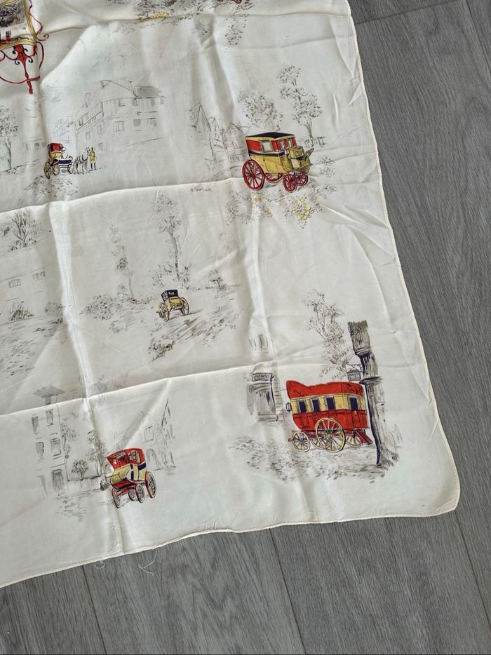 Foulard carré de soie calèches blanc crème et rouge Vintage 75x75cm - photo numéro 2