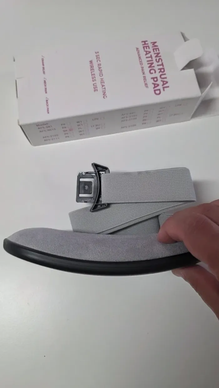 [NEUF] Ceinture menstruelle chauffante et massante noire - photo numéro 2