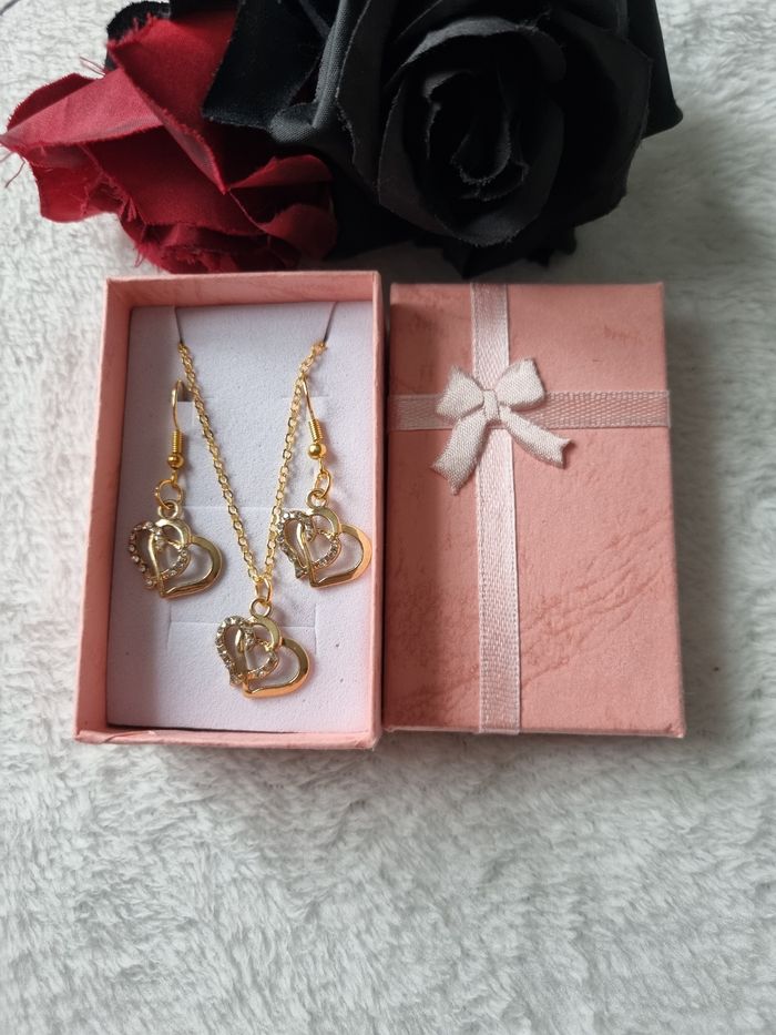 Ensemble bijoux pendentif doré