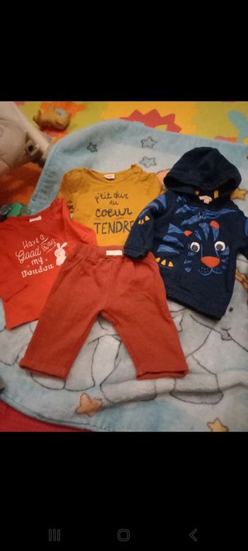 Ensemble 4 pièces 6 mois neuf