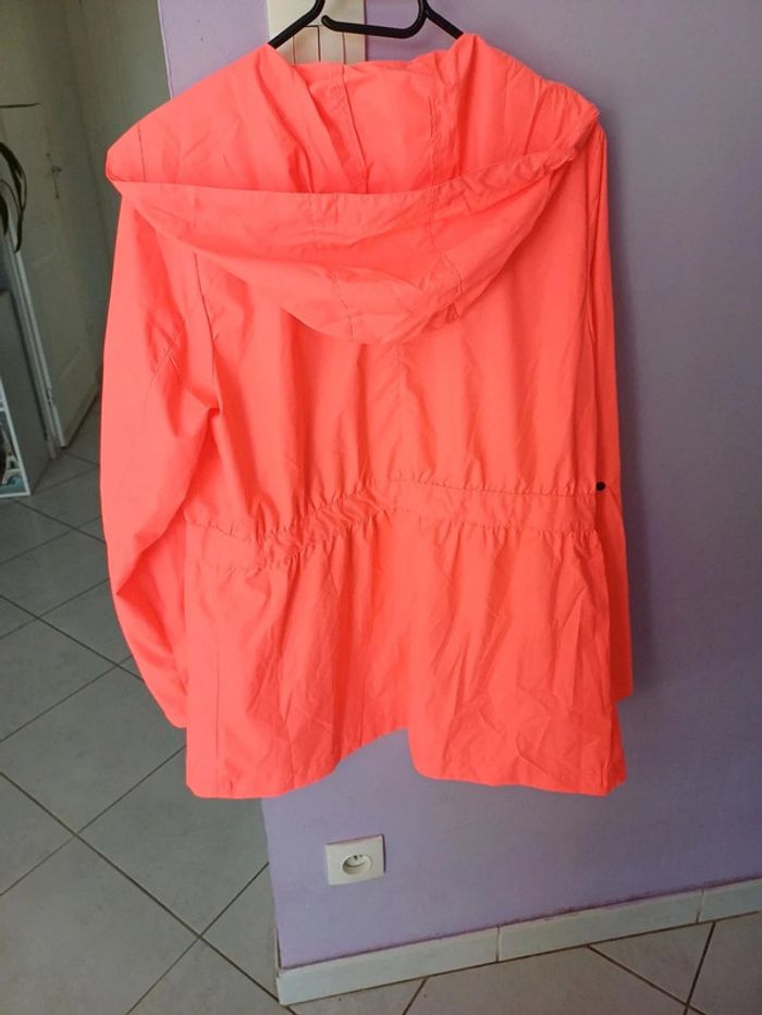 Veste très légère, la matière ressemble à celle d'un K-wai - photo numéro 3