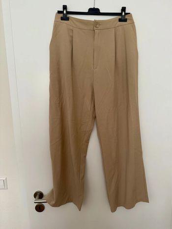 Pantalon beige Stradivarius T44