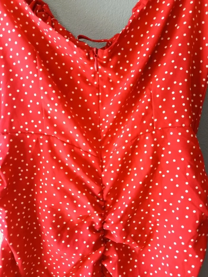 Robe rouge a pois blanc - photo numéro 2