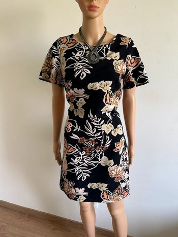 Robe noire et fleurie à manches courtes LolaLiza taille française 38 jamais portée