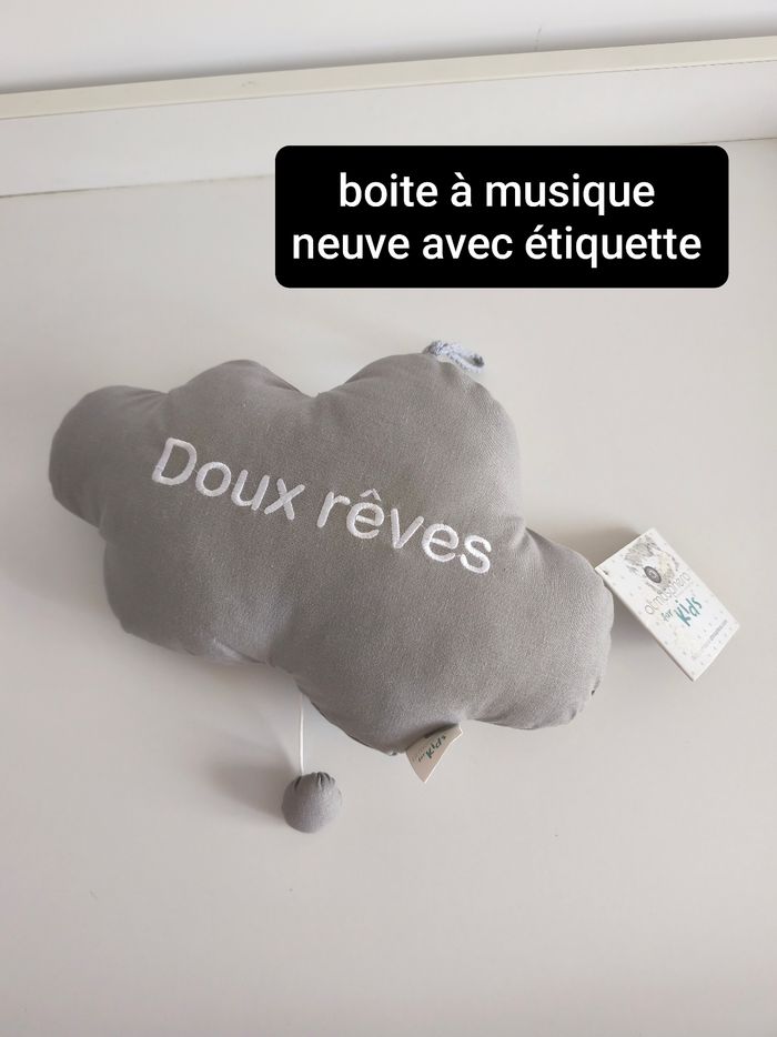 Coussin boite à musique nuage neuve avec étiquette