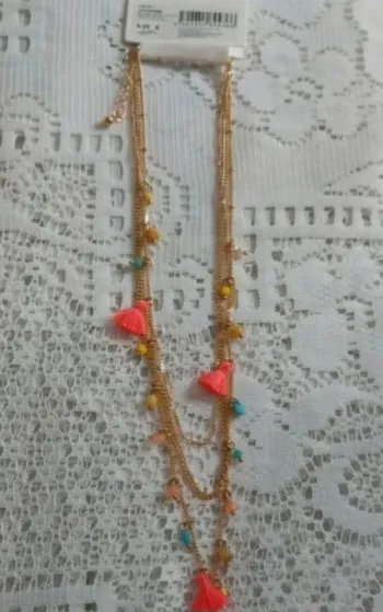 Collier fantaisie, doré avec pompons colorés, neuf