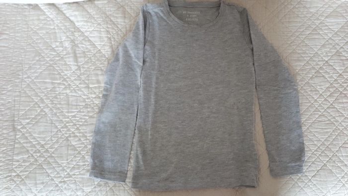 Haut gris à manches longues