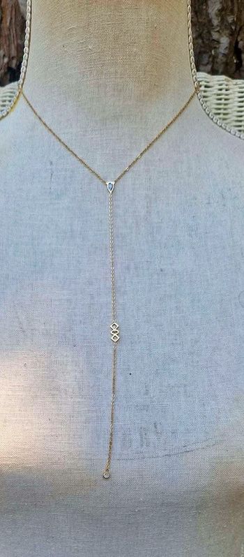 Collier sautoir fin V acier inoxydable or cristaux