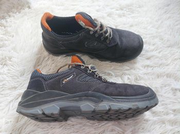 Chaussure de sécurité noire Upower - Taille 42 - très bon état