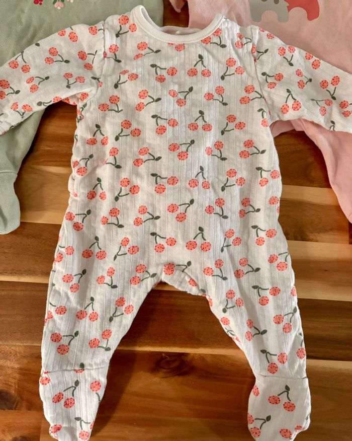 3 pyjamas fins - photo numéro 2