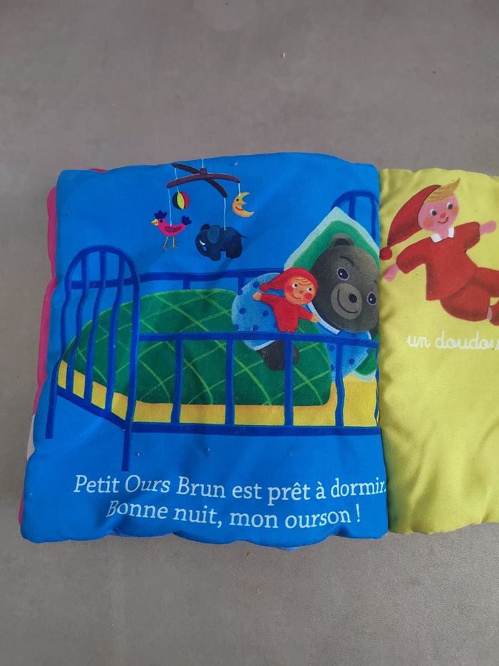 Livre tissu petit ours brun - photo numéro 2