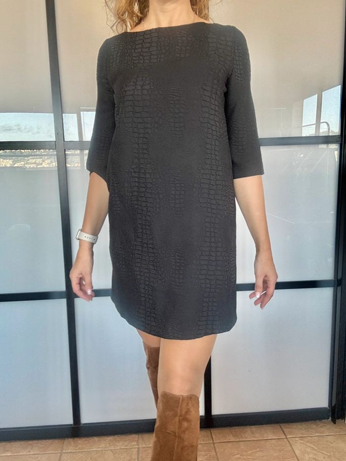 Élégante robe noire  texturée ba&sh 38 - photo numéro 3