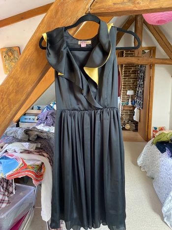 Robe cérémonie satinée noir et dorée XS