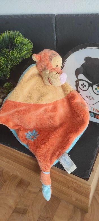 doudou plat tigrou disney baby orange jaune bleu kiabi nicotoy Disney fleur