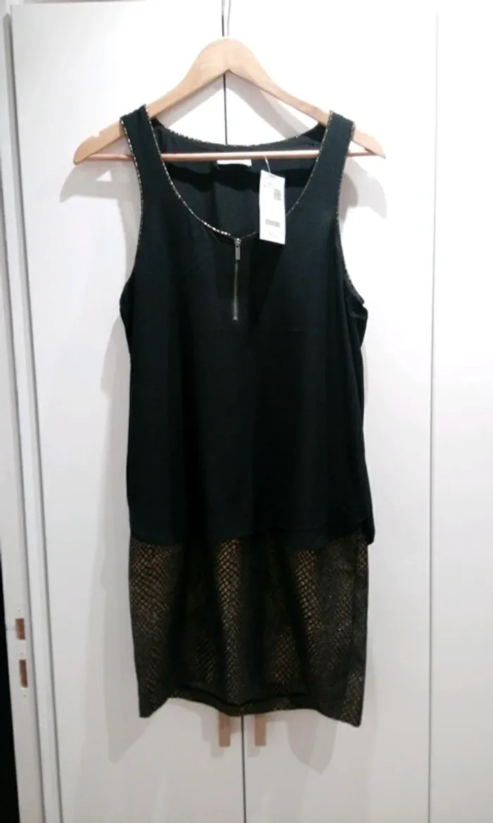 Robe noir et doré Neuve T.36