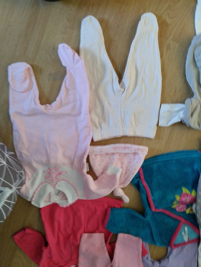 Lot articles fille 1 mois - photo numéro 9