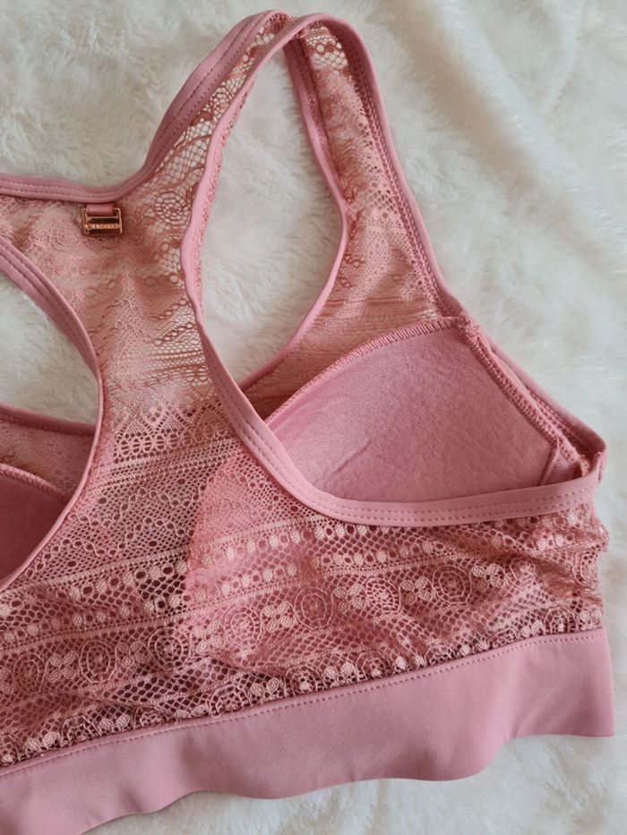 Brassière rose - photo numéro 5