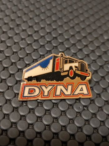 Pin's camion Truck USA dyna