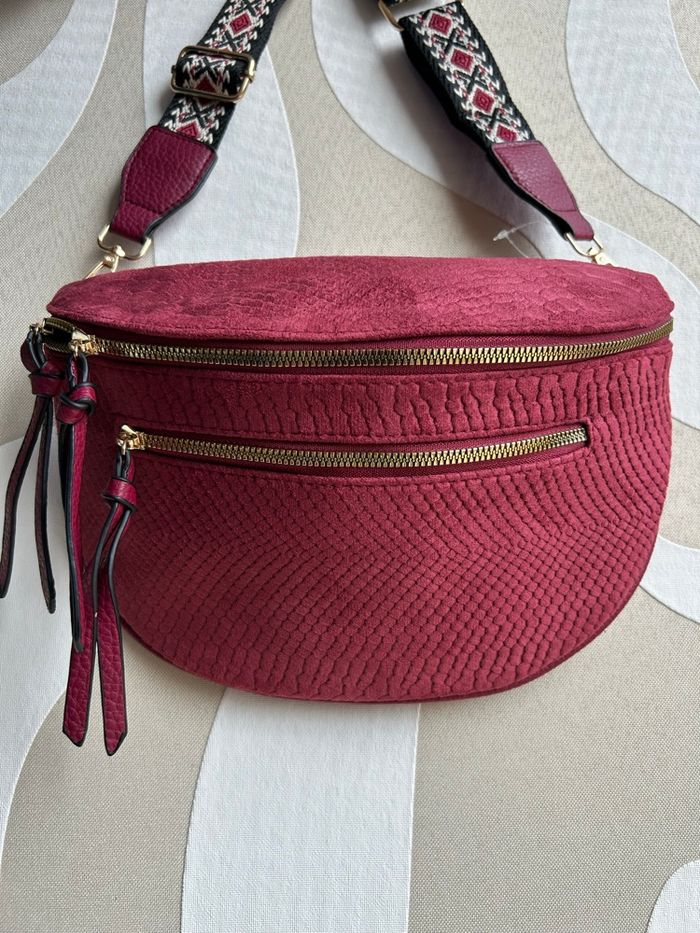 Sac banane  rouge bordeaux façon daim