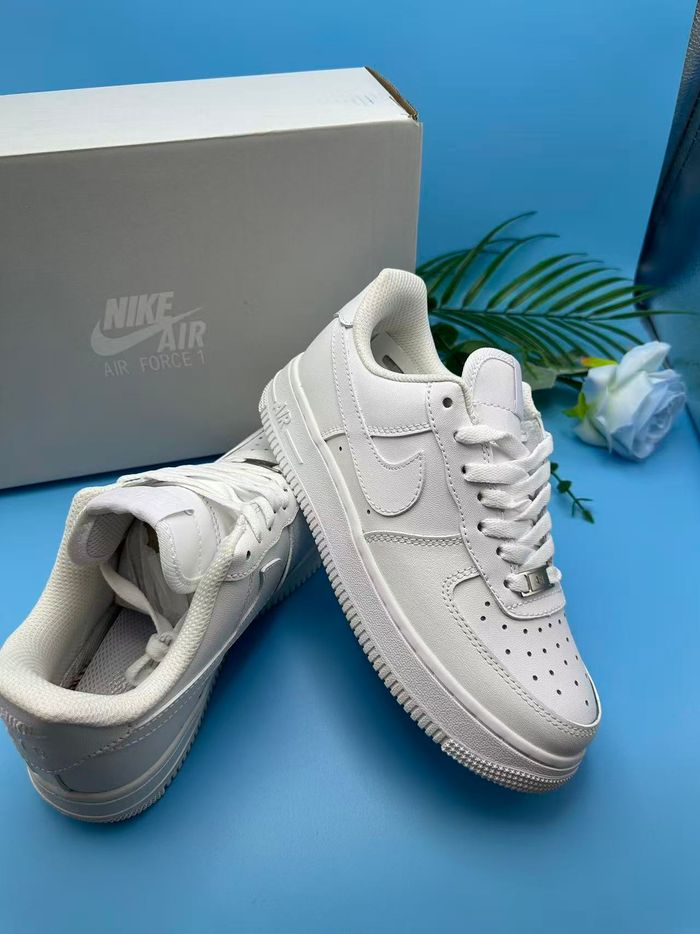 Nike Air Force 1 Low '07 eu 39 - photo numéro 1